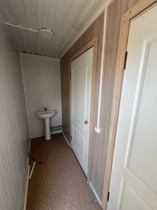 Контейнер под санузел, с баком, туалетом