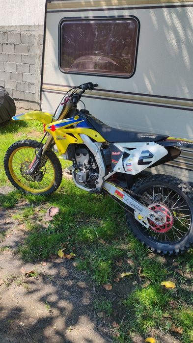 Vând Cross Suzuki Rm-z 250 cu acte pentru inmatriculare!
