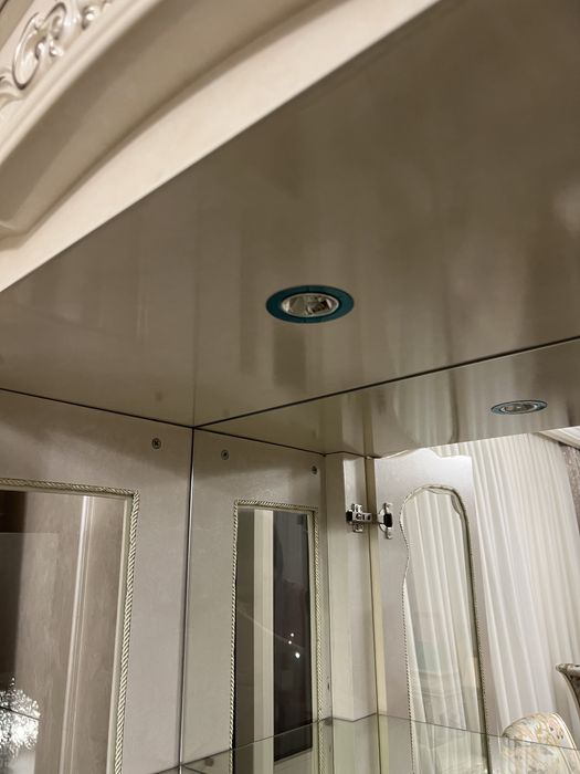 Мебель для гостиной ( 2 серванта, комод )