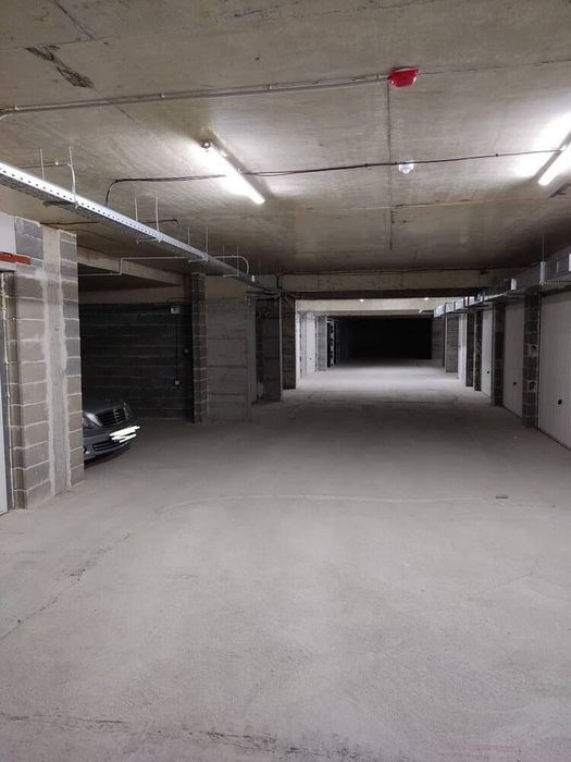 Дава се под наем Гараж / Паркомясто в Бургас, Меден рудник - зона В - 18 кв.м за 61.2 € - Снимка #1