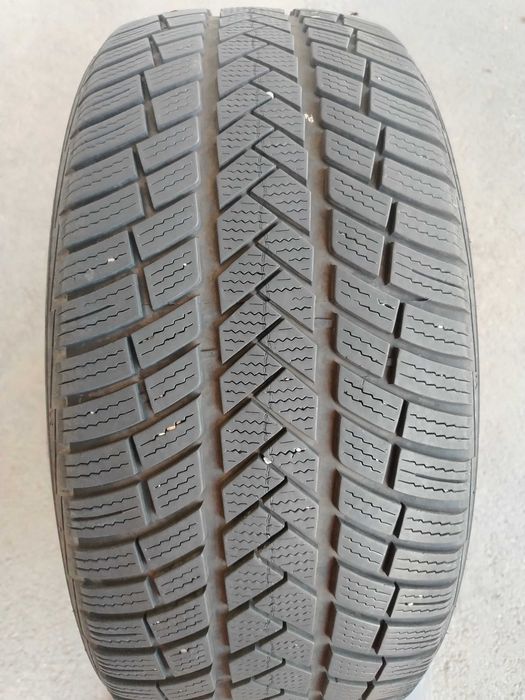2бр.зимни гуми 245/45/19 Vredestein