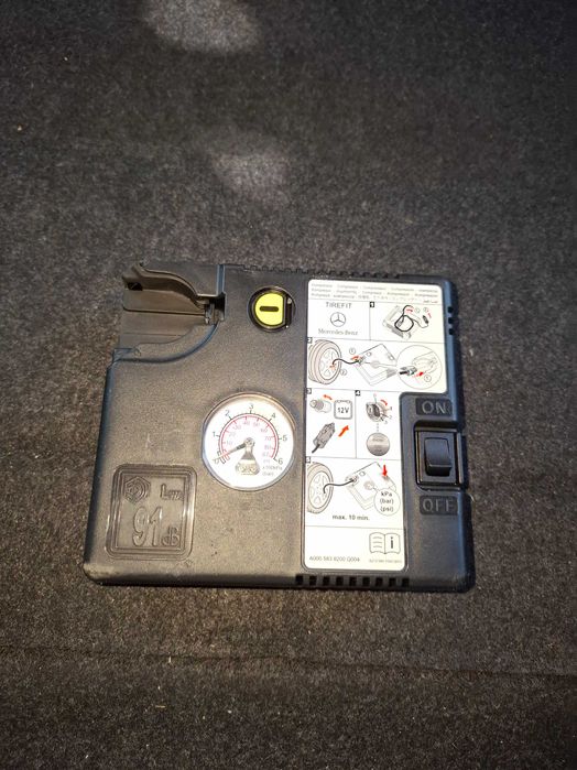 Compresor aer umflat unflat roata pana  mercedes puternic 180w 15A nou