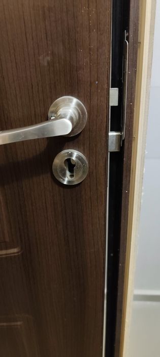 Интериорна врата с каса