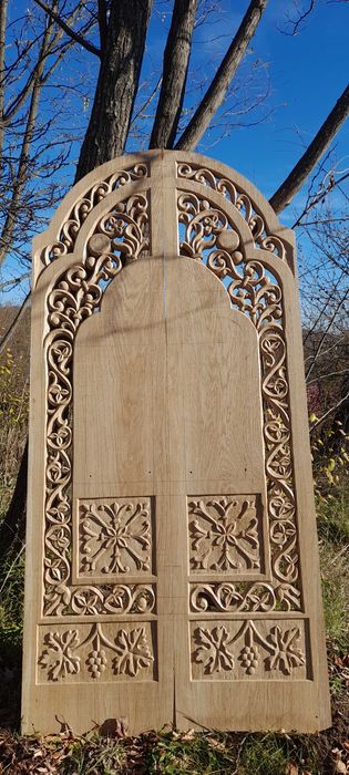 mobilă bisericească sculptată din lemn
