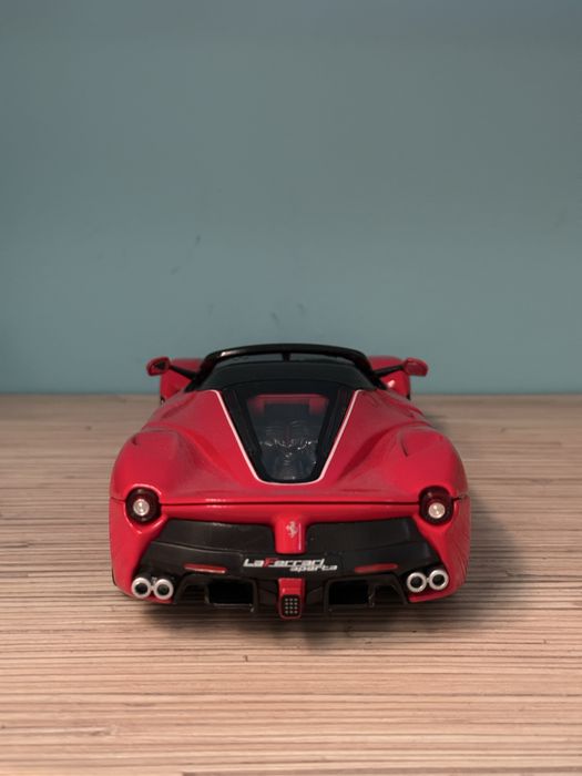 Machetă mașină Ferrari LaFerrari Aperta Bburago metal