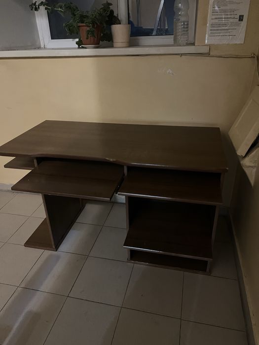 Компютерный стол,  бесплатно самовывоз.