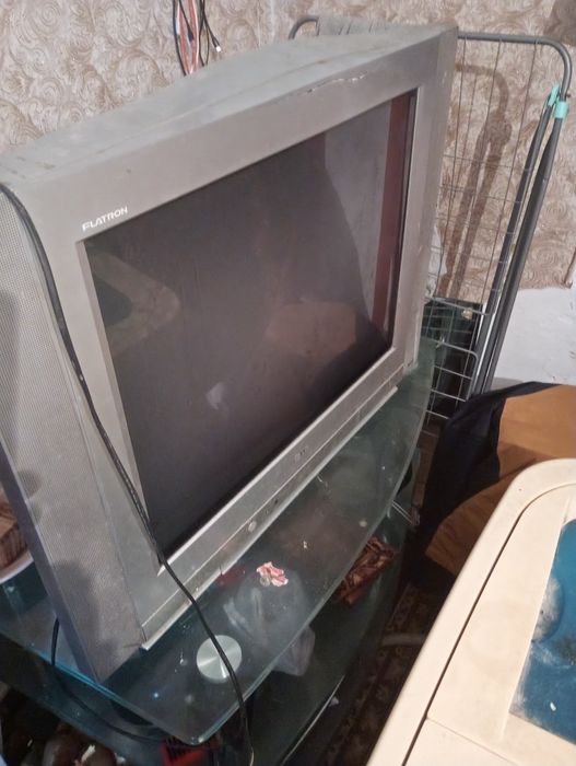 Телевизор продам бу рабочий срочно ии