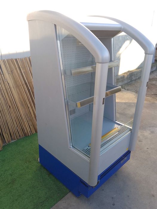 Отворена хладилна витрина