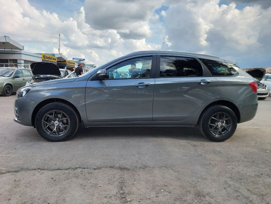 Продается Lada Vesta св 20-го года 1.6 механика одни руки