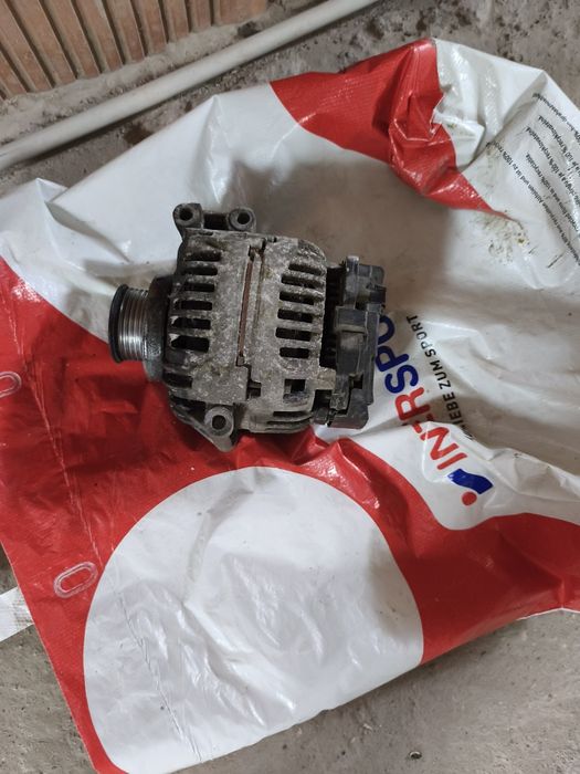 Vând faruri stopuri alternatoare unul cu servo unul fără electromotor