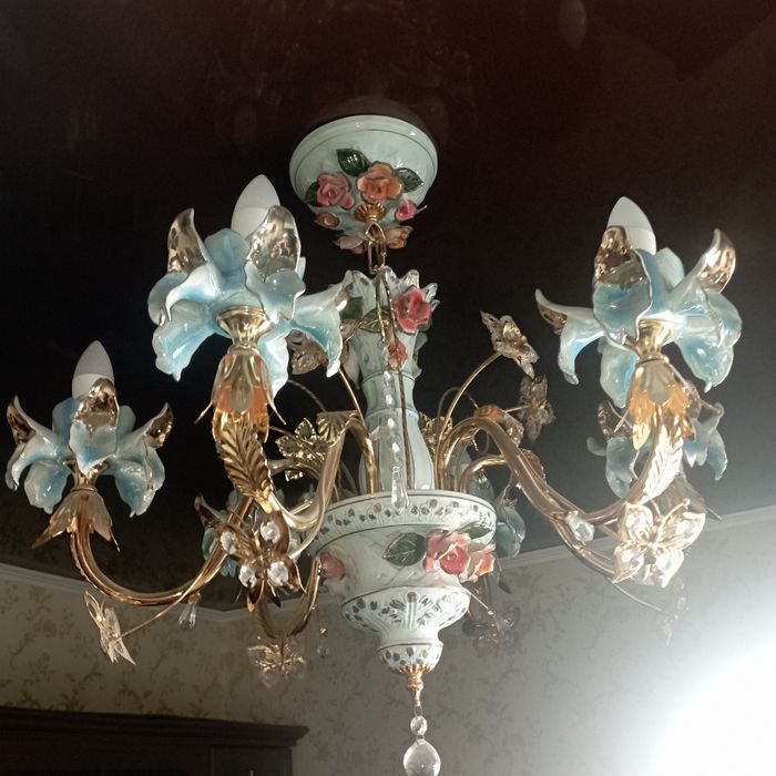 Фарфоровая люстра.