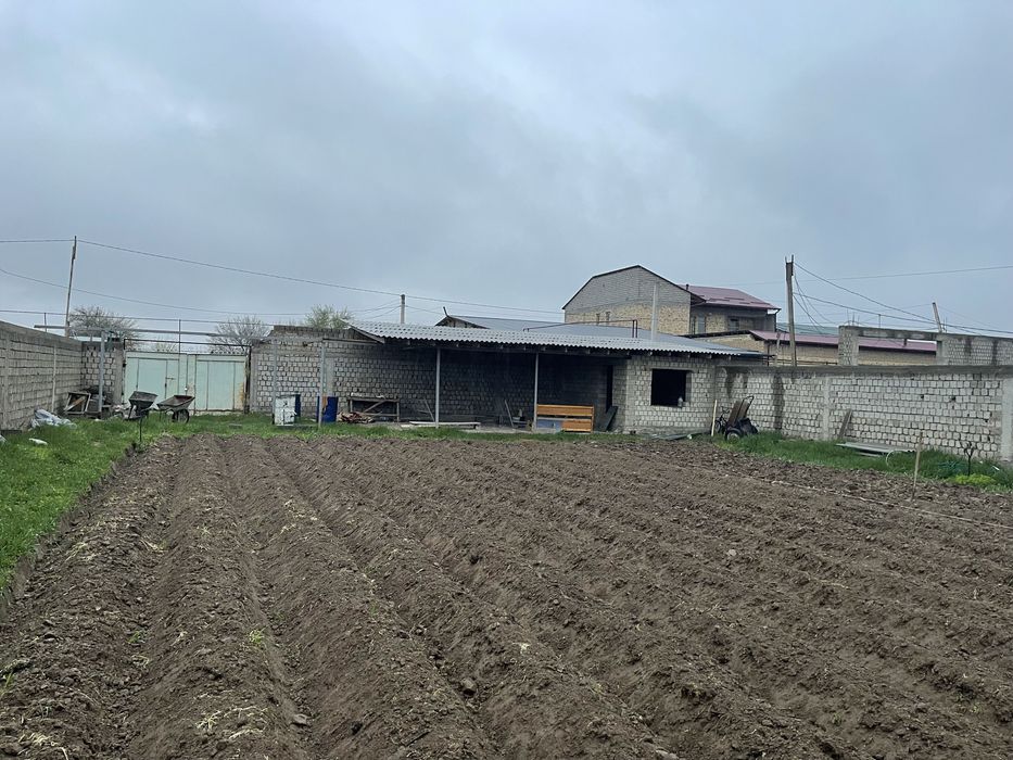 Yer uchastka sotiladi srochno 6 sotok