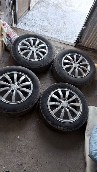 Продам резину с дисками 195/60/15
