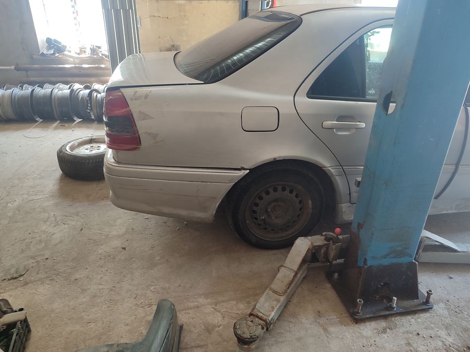 По запчастям продаётся МЕРСЕДЕС W202 C220