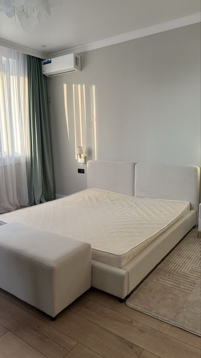 Кровать с матрасом 180*200