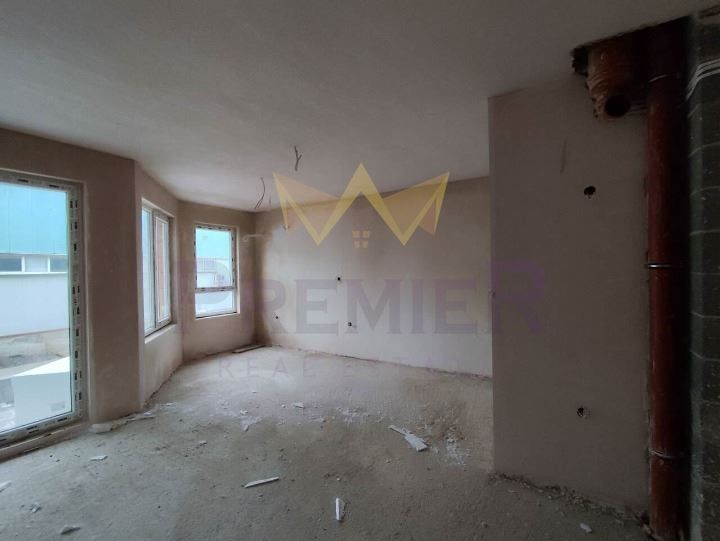 Продава се Двустаен апартамент в Бургас, Славейков - 62 кв.м за 1365 €/кв.м - Снимка #3