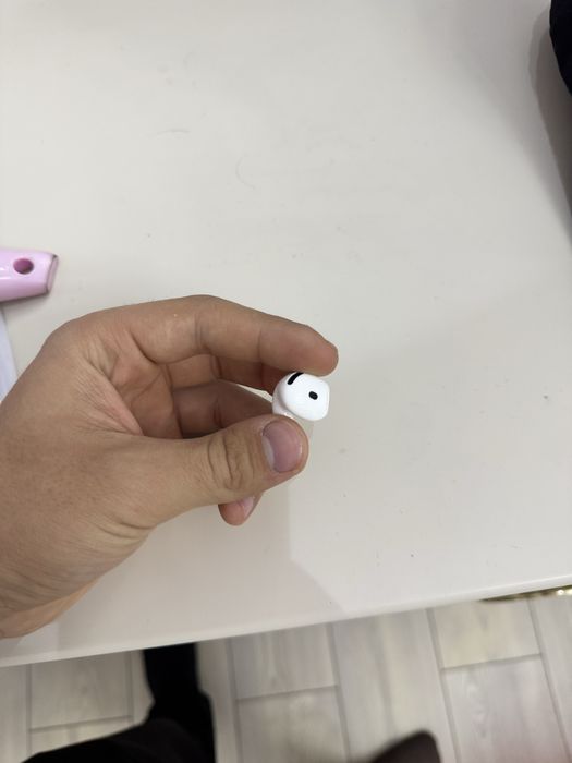 Левый наушник Airpods 4