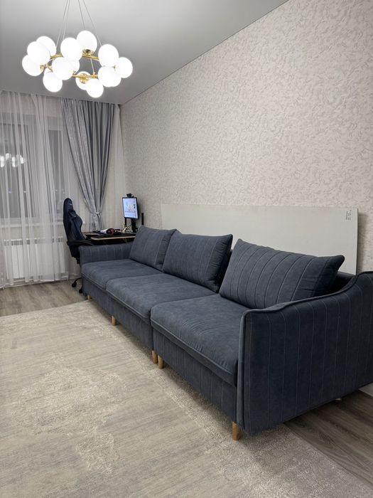 Диван чистый, 4 метра