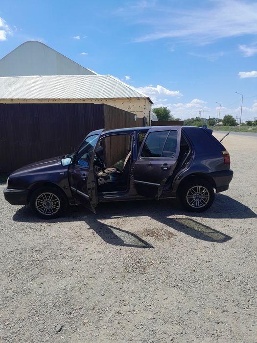 автомобиль Volkswagen golf 3