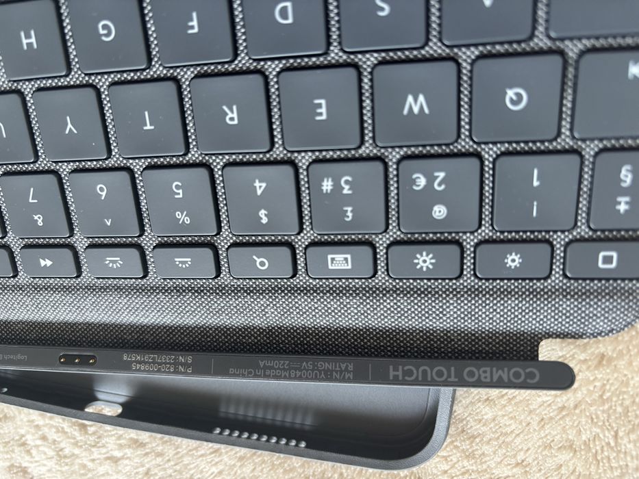 Калъф с клавиатура Logitech combo touch ipad air 4 &5 generation