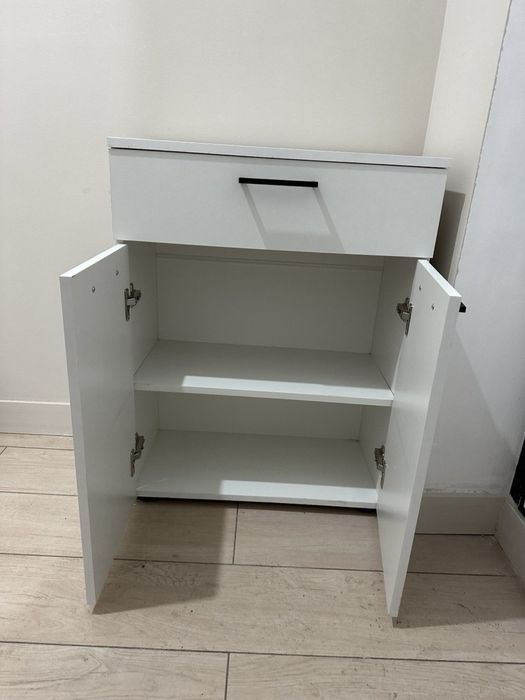 Комод белого цвета