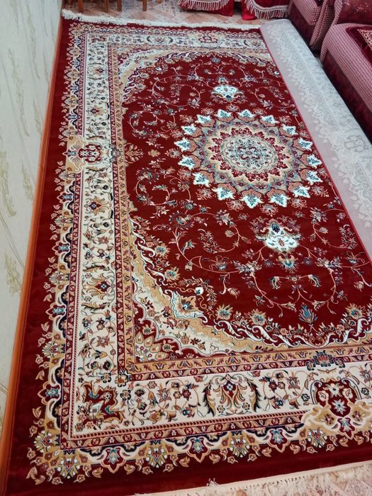 Продаётся ковёр 250х350см