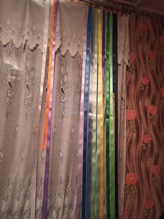 Розы из атласной ленты