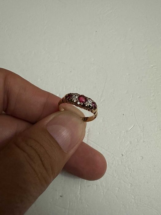 INEL AUR 18K + 3 RUBINE + 2 DIAMANTE - Anglia - 3g. - Vintage !