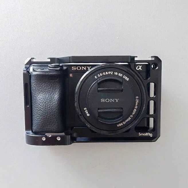 Sony A6300 (cu cage si obiectiv)