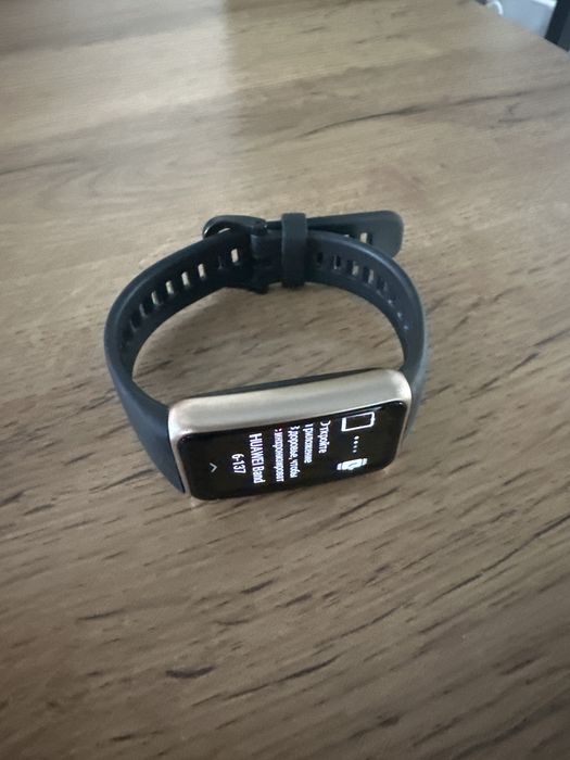 Продам Huawei Band 6