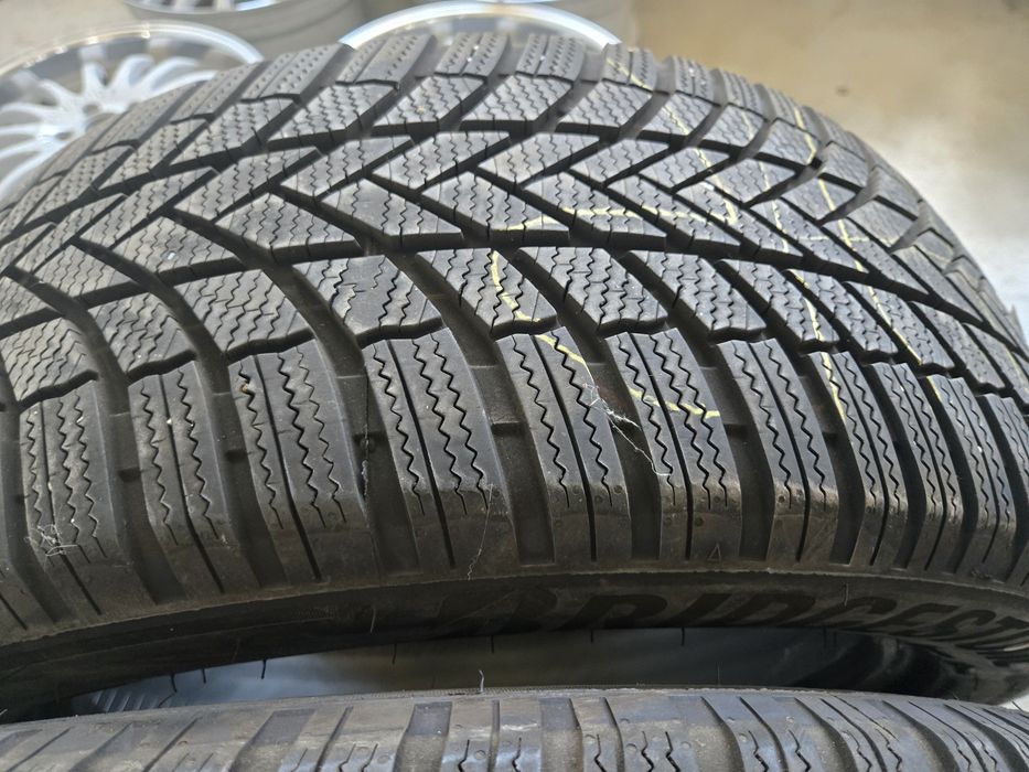 Anvelope iarna 235 55 19 Bridgestone ca si noi