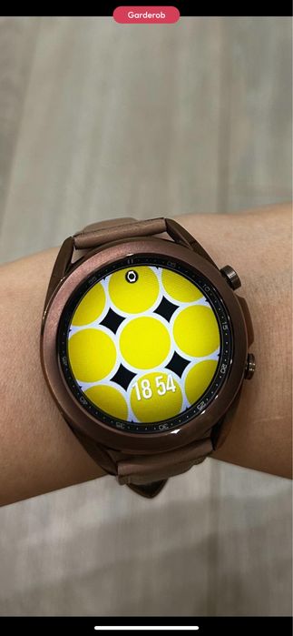 Розовые часы Samsung Galaxy Watch 3