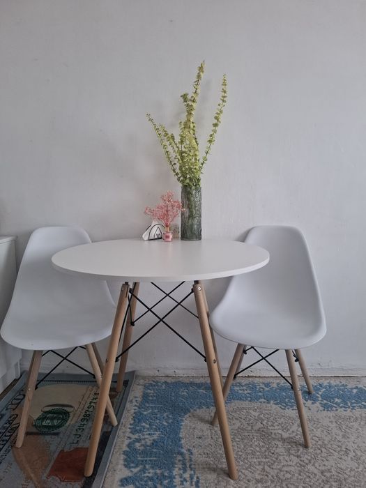 Стол со стульями