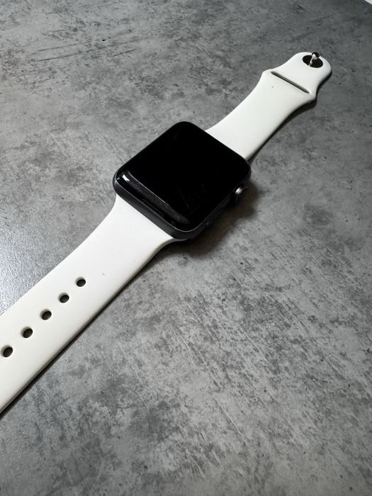 Apple Watch Series 3 (42 мм)