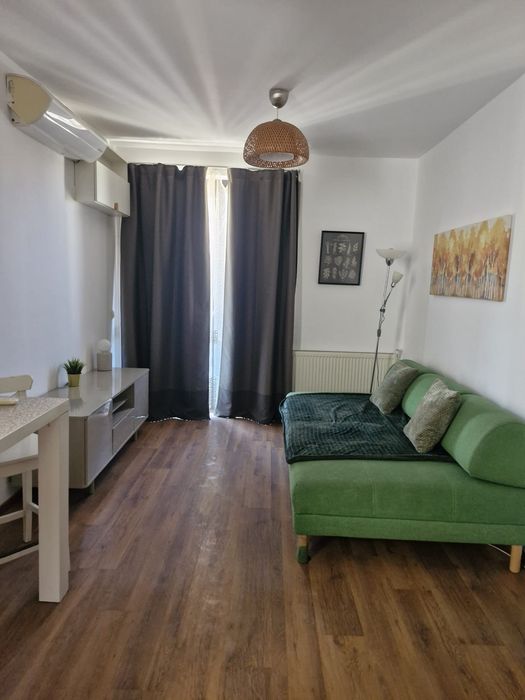 Închiriez apartament