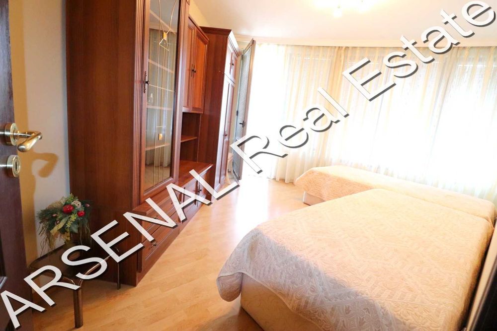 Дава се под наем Тристаен апартамент в София, Изток - 120 кв.м за 1150 € - Снимка #4