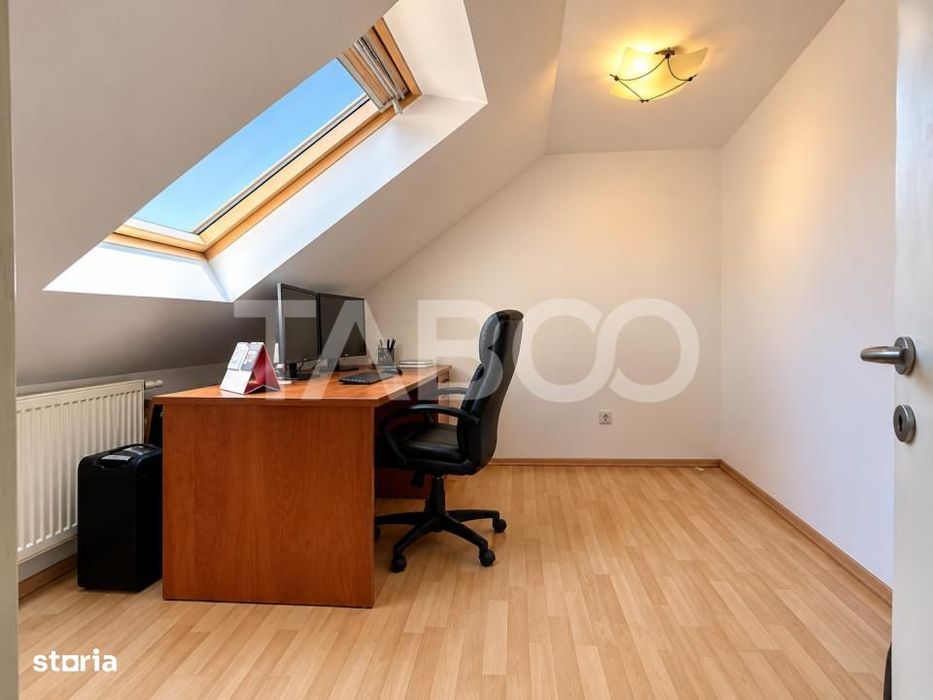 Apartament de vanzare cu 3 camere si balcon zona Mihai Viteazul