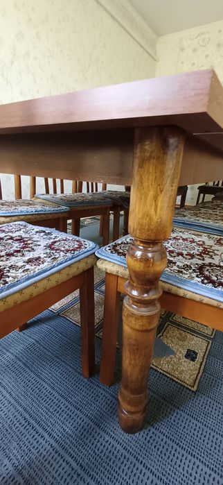 Стол орындықтарымен сатылады