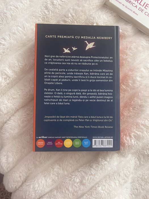 Carte Fata care a baut luna