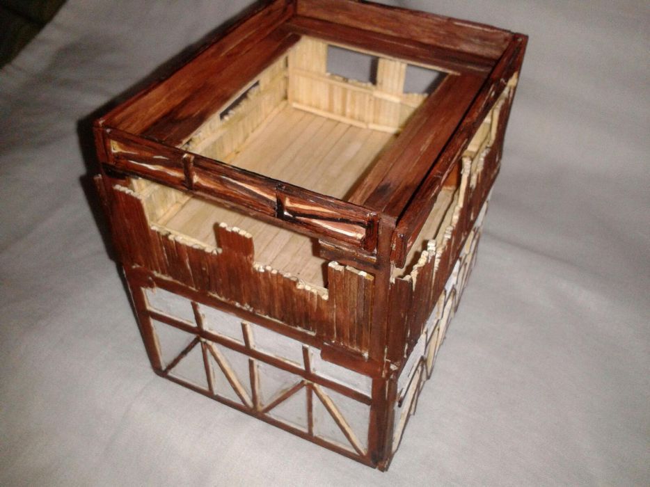 Macheta turn roman lemn cu magazie 1/72