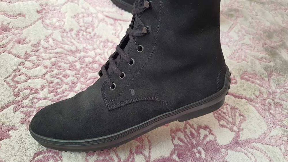 Ghete trendy full piele de la TOD'S marimea 40-40,5 , zero km