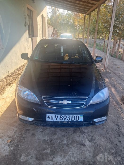 Avtomobil sotiladi