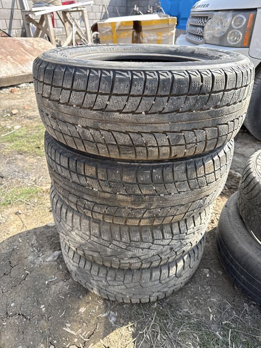 Зимние шины 215/60/16