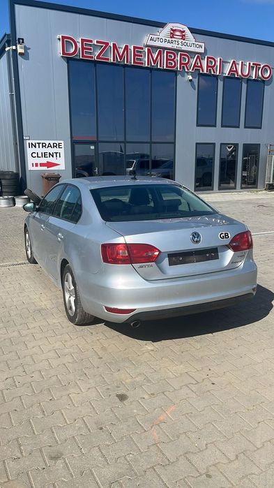 Dezmembram Volkswagen Jetta 1.6 diesel din 2012