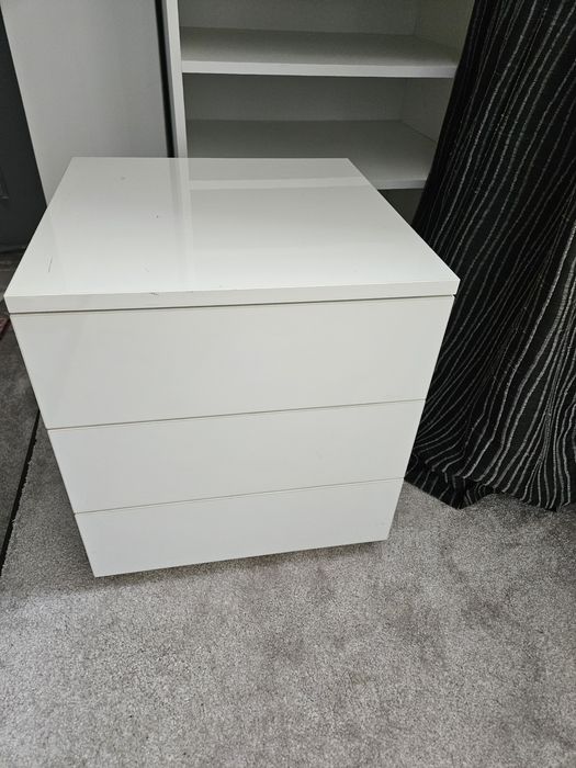 Vand set comoda  + 2 noptiere