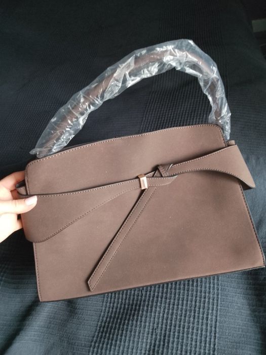 НОВА Дамска кафява чанта