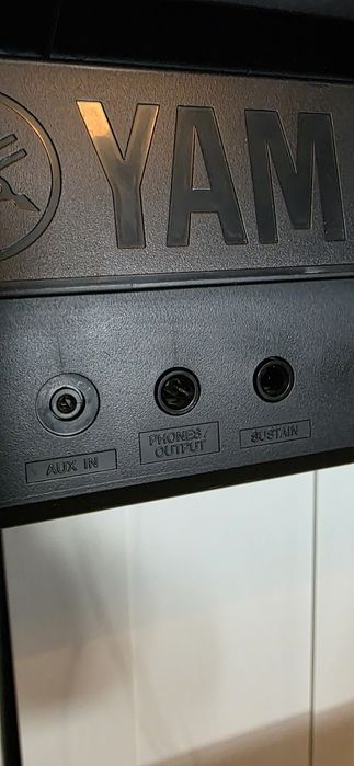 Vând orga Yamaha  YPT 270