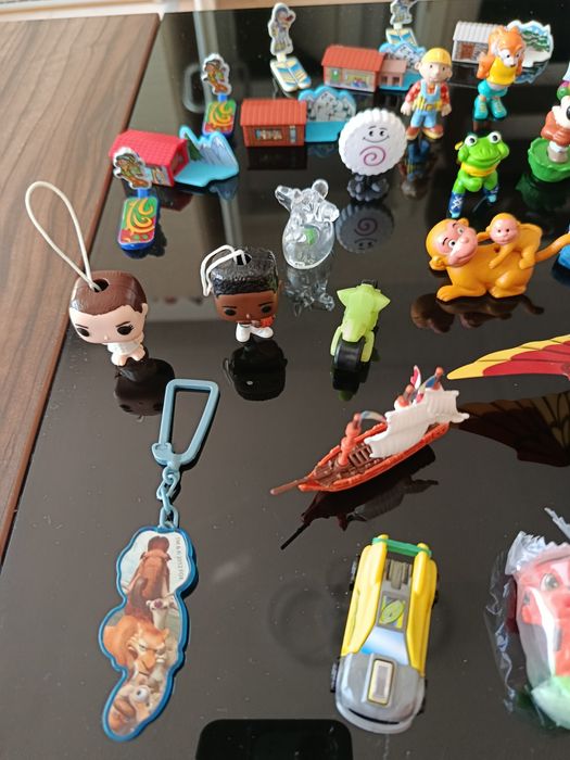 Различни фигурки,данонино  и киндер играчки от яйца