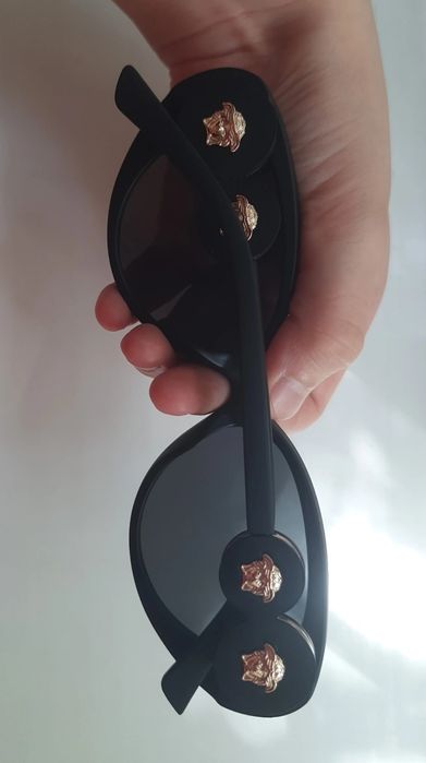 Солнцезащитные очки Versace