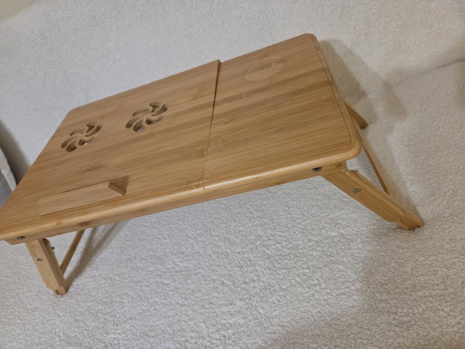 Поставка за  лаптоп